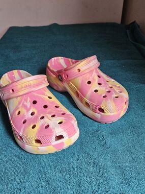 CROCS Women's Classic Platform Marbled / Pink Lemonade Clog Size 6